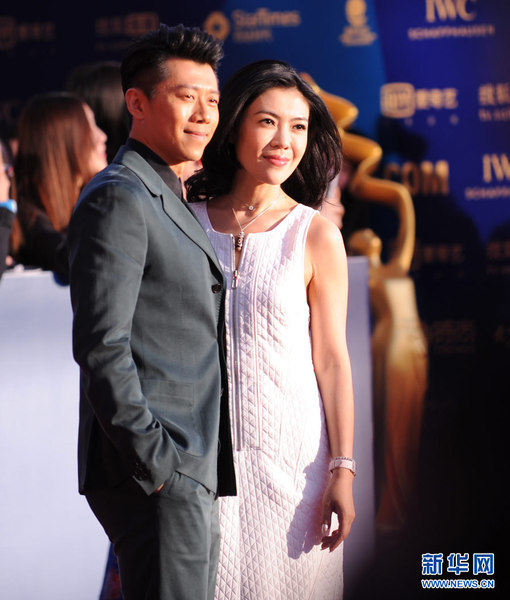 演员夏雨和苏芒亮相红毯  新华网 李清摄