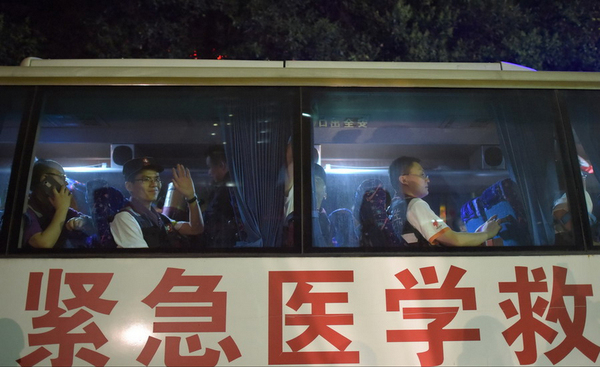 中国政府首支医疗救援队27日起程赴尼泊尔4