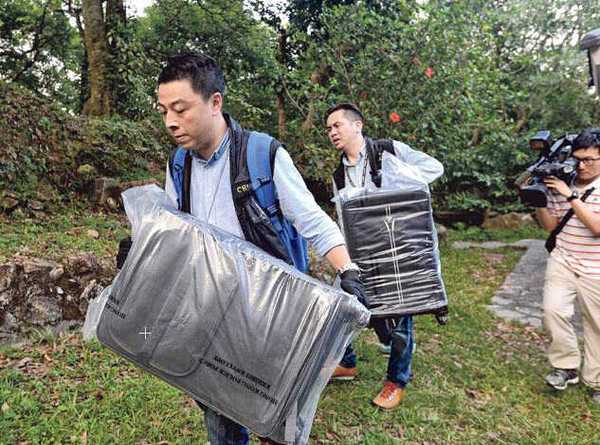 警方找到装赎金用的行李箱。