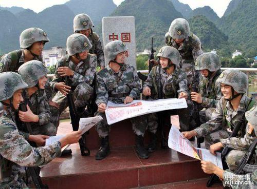 资料图：边防官兵巡视中越边境