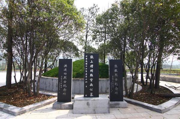 纪念园内张自忠将军与同难官兵合葬墓。