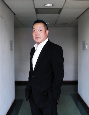 傅红星，国家一级导演，曾执导过《周恩来外交风云》、《共和国主席刘少奇》等片。《周恩来外交风云》在1998年以5000万票房成为当年国产电影票房冠军。2013年9月，他辞去中国电影资料馆馆长等职务，专注于电影《旋风九日》的拍摄工作。新京报记者 周岗峰 摄