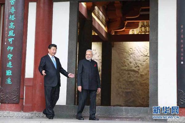 5月14日，国家主席习近平在同印度总理莫迪举行正式会见后，在西安参观大慈恩寺。 新华社记者 兰红光 摄