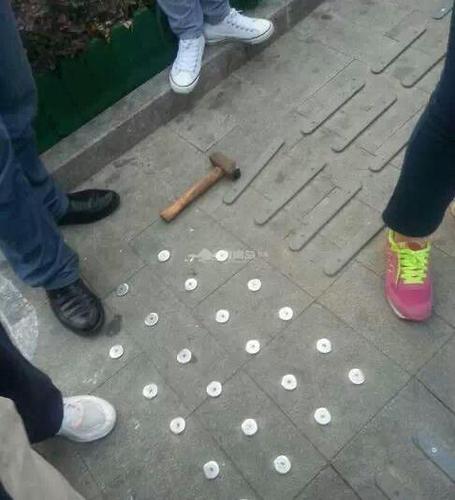 用来打人的铁锤