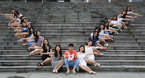 护理学院毕业照众女围一男-网友：众星捧月的待遇5