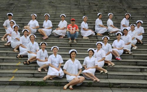 护理学院毕业照众女围一男-网友：众星捧月的待遇3