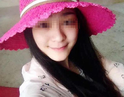 该空姐自拍照