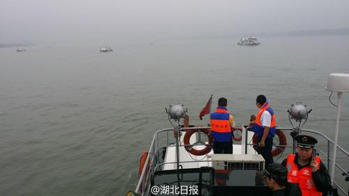 图为现场救援画面。