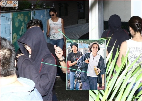 据香港媒体报道，吴绮莉于9日下午出发接割腕的女儿吴卓林返家。卓林下车后以长袖外套遮蔽手上的伤口，吴绮莉面带笑容对媒体说“没事”后步入家里。