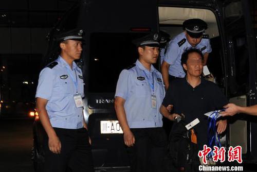回国自首的重大经济犯罪嫌疑人周某某。　安源 摄