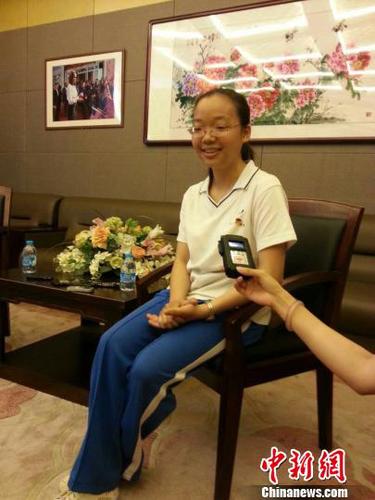 北京高考文科状元由北京师范大学第二附属中学文科实验班的蔡雨玹摘得。　杜燕　摄