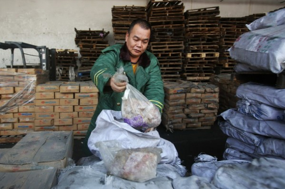70后猪蹄等“僵尸肉”走私入境-泡椒凤爪成重灾区2