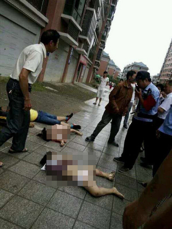 父亲将两女儿扔下楼后跳楼自杀-3人当场死亡3
