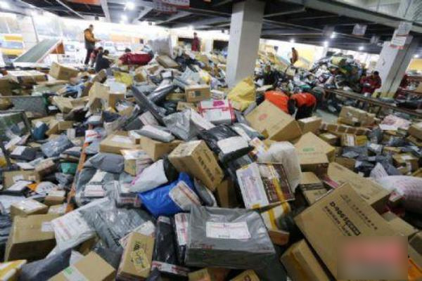 广州快递员工集体偷件-明知有视频监控仍肆无忌惮2