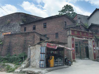 以后，湖南省衡阳县界牌镇银瓷完小学，再也不会出现陈晓雯和汤晓霞的身影。