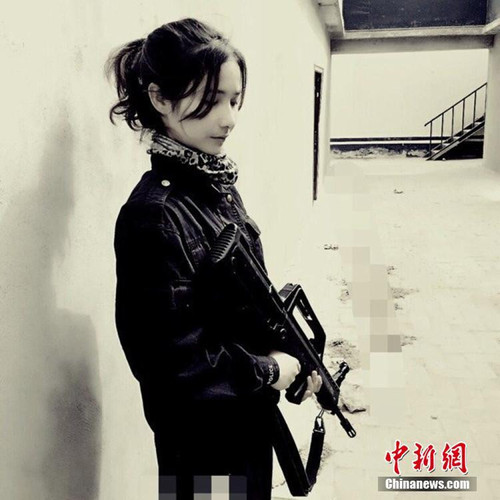 身材娇小