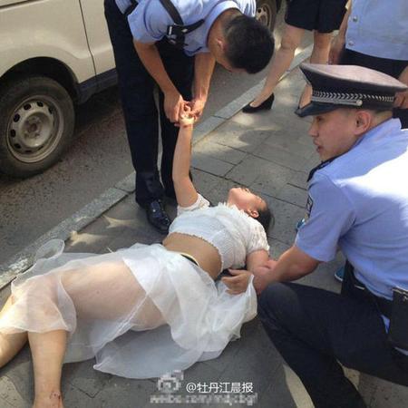 女子发现网恋非“高富帅”后吞玻璃跳楼自杀