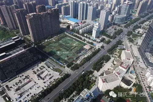 金水路银基王朝前施工工地