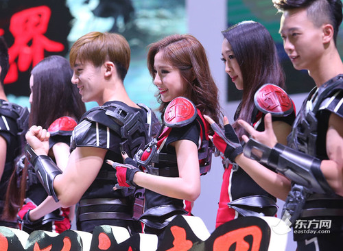 ChinaJoy各展台的Showgirl。1