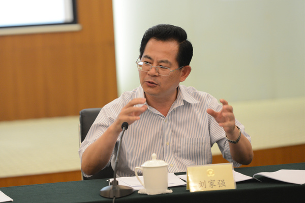 全国政协副秘书长、京昆室副主任对京剧现状进行主持发言