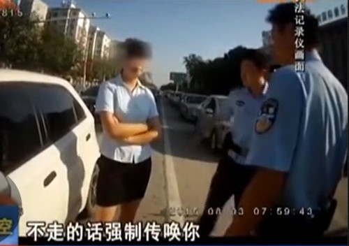 　随后民警采取强制措施。