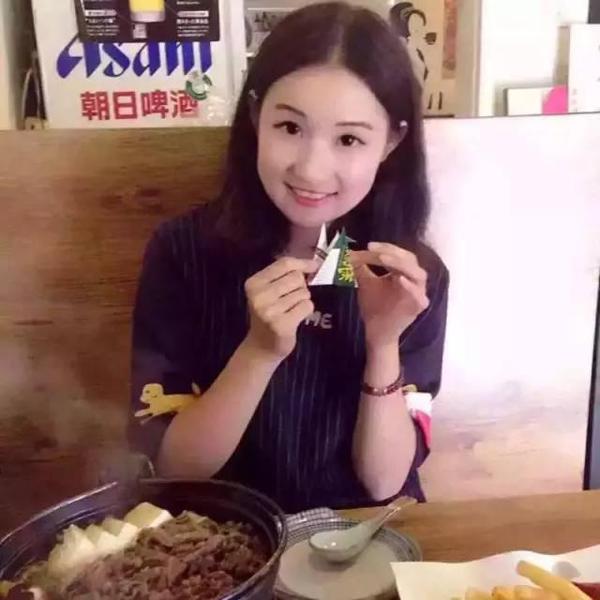 表演系学生周云露