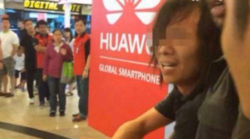 　男子偷拍被锁喉