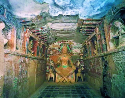 建于五胡十六国晚期北凉时期的第275号窟,是莫高窟现存时代最早的洞窟之一。