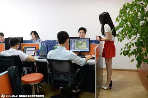 女子当程序员鼓励师 颜值高会卖萌月薪可达8千