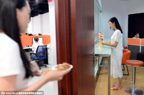 女子当程序员鼓励师 颜值高会卖萌月薪可达8千