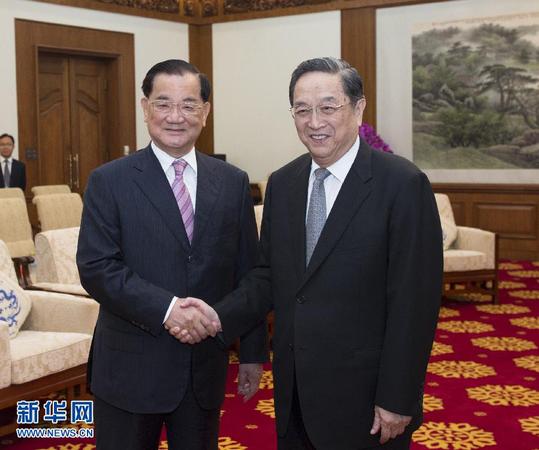 8月31日，中共中央政治局常委、全国政协主席俞正声在北京会见来京参加中国人民抗日战争暨世界反法西斯战争胜利70周年纪念活动的连战等台湾各界代表人士。新华社记者王晔摄1