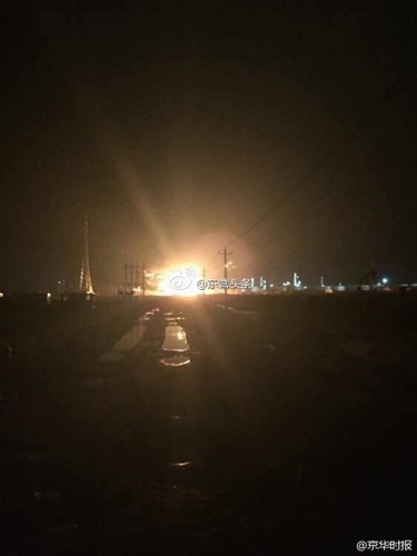 东营爆炸 东营化工厂爆燃1