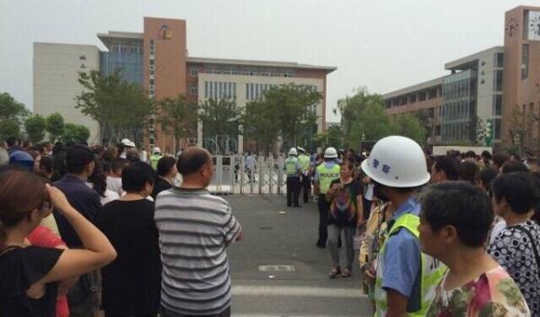 扬州仪征女教师开学日跳楼身亡 官方称无打击报复