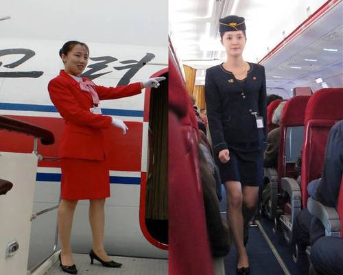 2013年朝鲜高丽旅行社在社交网站Facebook上公开的高丽航空公司空姐的照片（右）。与以前红色的制服相比，新制服采用的是正装黑色，裙子的长度也变短。韩联社称，制服更换后，朝鲜空姐们还需要在胸前佩戴领导人的徽章。