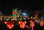 新加坡牛车水点亮2300盏彩灯迎中秋