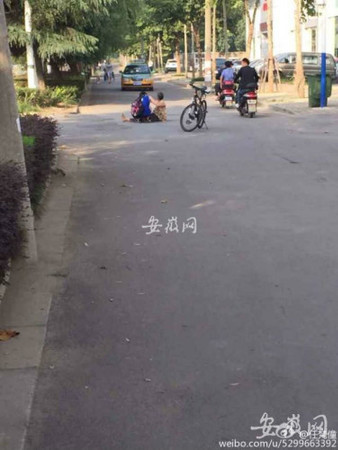 大学生扶老太被讹4