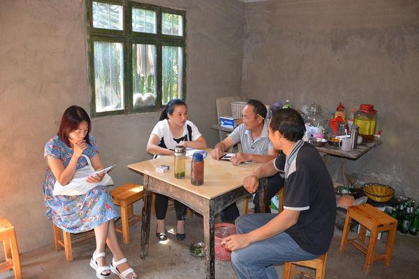 雅安市委深入对口扶贫村调研精准扶贫