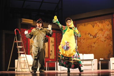 《十三角关系》灵感源于20世纪末台湾的一桩桃色丑闻事件,展现了赖声川天马行空的想象力。 《十三角关系》灵感源于20世纪末台湾的一桩桃色丑闻事件,展现了赖声川天马行空的想象力。