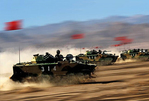 中国空降兵训练集锦：最炫还看战车飞