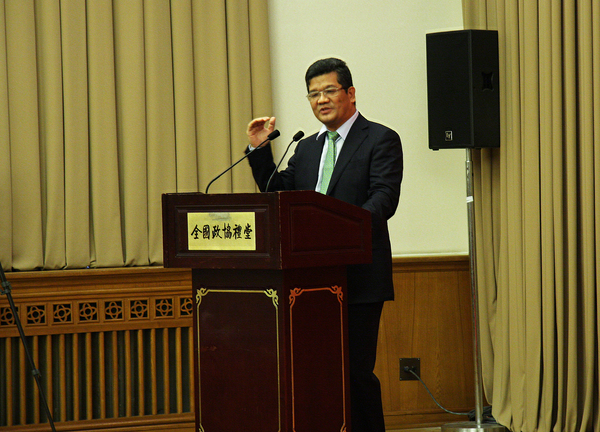 5、全国政协委员、经济学家张连起发言
