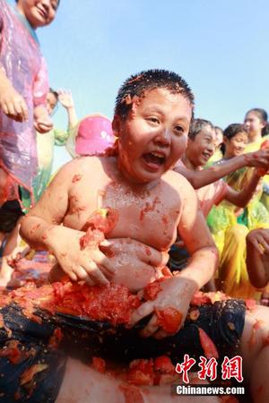 10月2日，湖南长沙世界之窗举行一年一度的西红柿大战