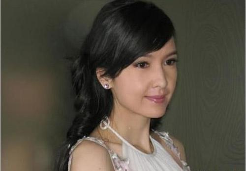 1967年出生的周慧敏，永远不老的玉女掌门人。