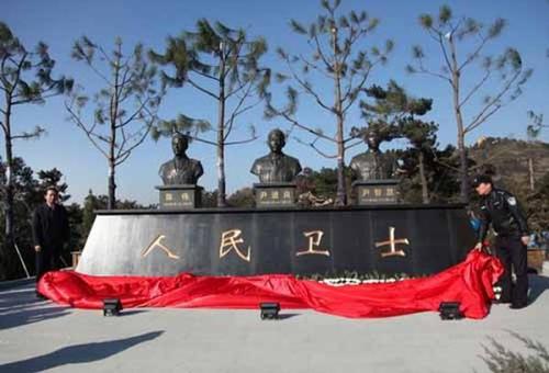 铜像原本模样