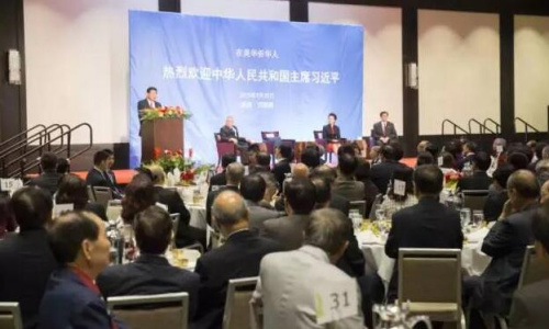 图为：2015年9月23日，国家主席习近平和夫人彭丽媛在西雅图出席美国侨界欢迎招待会。