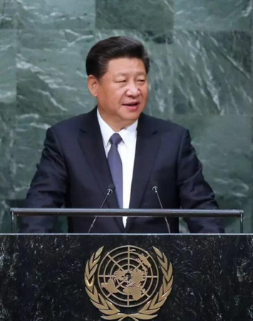 图为:2015年9月26日,国家主席习近平在纽约联合国总部出席联合国发展峰会并发表题为《谋共同永续发展做合作共赢伙伴》的重要讲话。 图为:2015年9月26日,国家主席习近平在纽约联合国总部出席联合国发展峰会并发表题为《谋共同永续发展做合作共赢伙伴》的重要讲话。