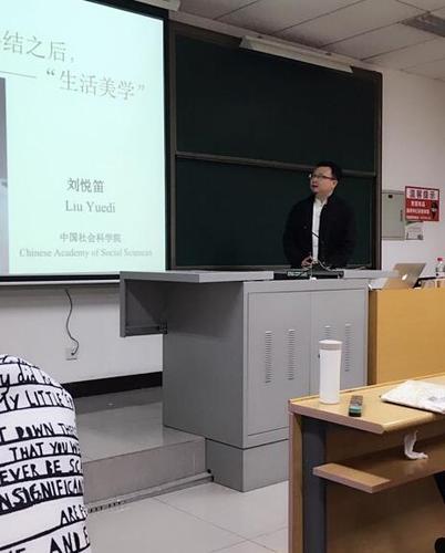 李咏上课老师调侃:扰乱课堂秩序 揭秘明星考学经历校园生活