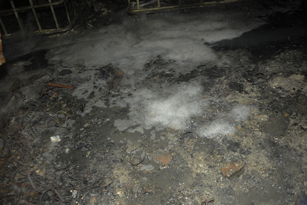 广东东莞发生火灾 疑黑油窝点爆炸 5