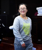 80后女老总涉嫌诈骗4.1亿含笑受审