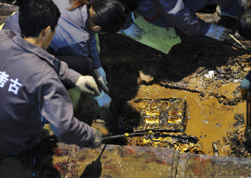 “第一种可能是代表‘上币’。因为在西汉时期，黄金属于上币，青铜铸造的五铢钱属于下币。另一种可能是，‘上’字代表这个马蹄金是由上林苑三官铸造的，而上林苑三官是汉武帝时期铸造钱币的机构。”