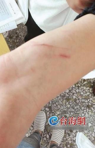 醉酒男教师冲进女宿舍打学生 动静太大曝打断了好几根扫把